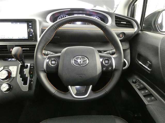 視界も広々で見晴らしの良い運転しやすいコックピットです。