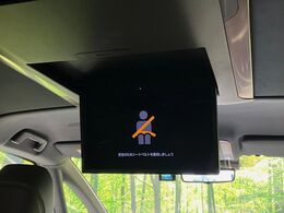 【フリップダウンモニター】大画面モニターで後席でもエンタメをお楽しみいただけます。小さなお子様にも大人気の装備です♪