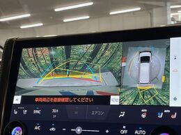 【パノラミックビューモニター】専用のカメラにより、上から見下ろしたような視点で360度クルマの周囲を確認することができます☆死角部分も確認しやすく、狭い場所での切り返しや駐車もスムーズに行えます。