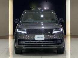 伝統あるレンジローバーの第5世代にして、ランドローバーのフラッグシップ。伝統と革新を兼ね備えた4WDの王者。高貴な方にも愛される、気品あふれるオフロード・サルーンです。