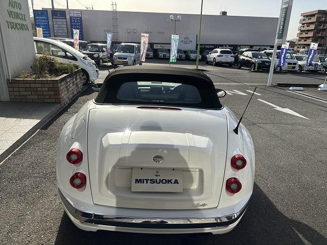 きゅっと丸みのあるリアビューは、美しさの中にも可愛らしさも兼ね備えた一台です。Aftermarketドラレコ付きなので安心して運転できます。