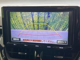 【バックカメラ】駐車時に後方がリアルタイム映像で確認できます。大型商業施設や立体駐車場での駐車時や、夜間のバック時に大活躍！運転スキルに関わらず、今や必須となった装備のひとつです！