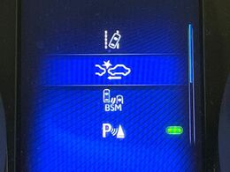 【トヨタセーフティセンス】走行中に前方の車両等を認識し、衝突しそうな時は警報とブレーキで衝突回避と被害軽減をアシスト。より安全にドライブをお楽しみいただけます。