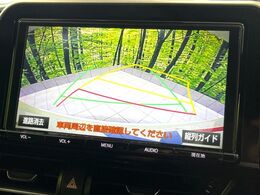 【バックカメラ】駐車時に後方がリアルタイム映像で確認できます。大型商業施設や立体駐車場での駐車時や、夜間のバック時に大活躍！運転スキルに関わらず、今や必須となった装備のひとつです！