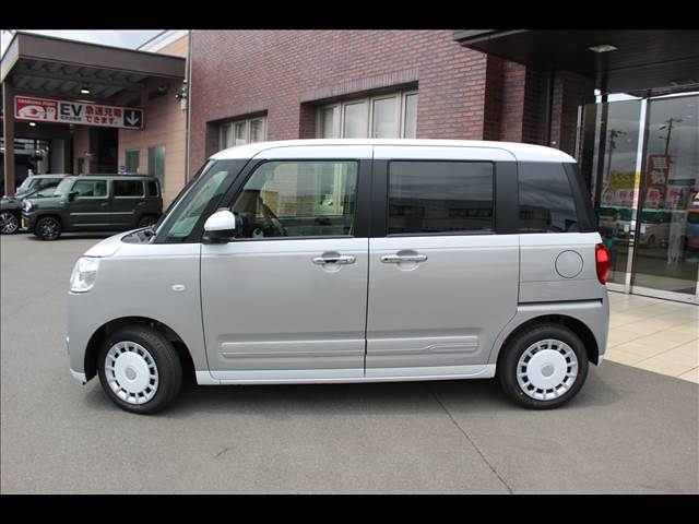 アベカツの納車式☆花束＆ゴールデンキーをもっての記念撮影☆10年に1度と言われるお車の買い替え。忘れられない瞬間をスタッフと主役のお客様で作り上げましょう！！