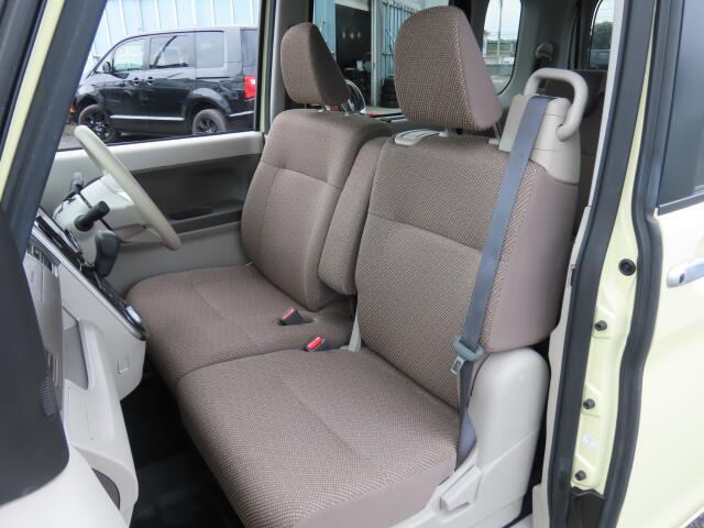 フロントシートも状態良好ですよ。大きな汚れもなく、安心です。座り心地もいいですよ。