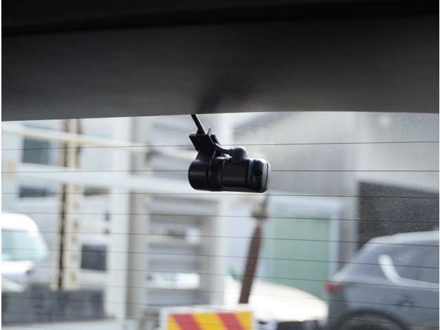 ドライブレコーダー付き！前後2カメラで安心して運転できます。
