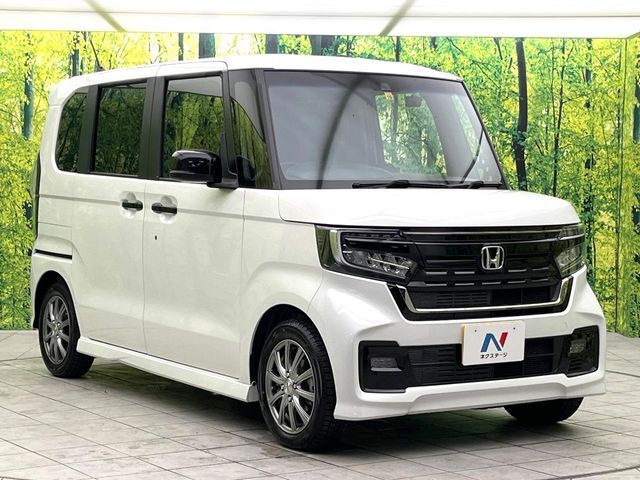 大好評のボディコーティング「弾スプラッシュコート」もご納車までに施工可能。通常のガラスコートと異なる、耐久年数6年の無機質ガラスコーティングが、ボディをキレイな状態に保ってくれます。