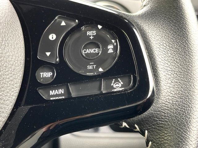 【アダプティブクルーズコントロール】高速道路での長距離走行が楽に！！自動で速度を保つクルーズコントロールが、衝突軽減システムと連携し、前方の車両を感知して車間を保つように速度調節してくれます！！