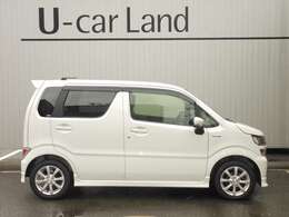 全長は3メートル39センチで、側面はボディーカラーのピュアホワイトパールを全面に押し出した配色です。