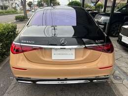 ・足もとには専用コロラドベージュペイント20インチディッシュホイール（鍛造）を採用し、「Project　MAYBACH」を想起させる斬新なエクステリア。