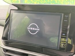 【純正ナビ】人気の純正ナビを装備しております。ナビの使いやすさはもちろん、オーディオ機能も充実！キャンプや旅行はもちろん、通勤や買い物など普段のドライブも楽しくなるはず♪