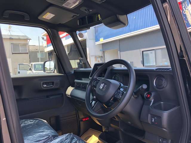 運転席もゆったりすわれます！！
