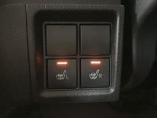 運転席助手席シートヒーター装備です　寒い日に嬉しい装備です　♪暖房使わなくても結構快適ですよ。