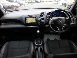 すっきりとしたCR-Zらしいデザインのダッシュ回り！フロントビューの視認性もよく運転しやすいと思います★