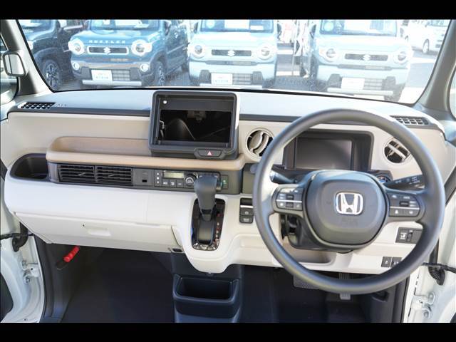 アベカツの納車式☆花束＆ゴールデンキーをもっての記念撮影☆10年に1度と言われるお車の買い替え。忘れられない瞬間をスタッフと主役のお客様で作り上げましょう！！