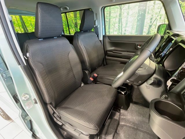 運転席シート廻りは使用感も少なく、良好な状態となっています。前オーナー様が丁寧に使っていたことがよくわかりますね。