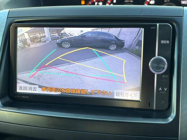 【バックカメラ】駐車時に後方がリアルタイム映像で確認できます。大型商業施設や立体駐車場での駐車時や、夜間のバック時に大活躍！運転スキルに関わらず、今や必須となった装備のひとつです！