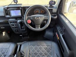 こちらインパネ全体の写真になります。納車はおおむね2週間程度（必要書類の状況により）で行っております。店頭販売も行っておりますので、お早目のご検討をおすすめします。当店自慢の一台です！