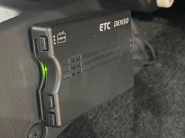 【ETC】高速道路の料金所をストレスなく通過！話題のスポットやサービスエリアに多い「スマートIC」利用時は必須のアイテムです。当店でセットアップを実施、ご納車当日からすぐにご利用いただけます！