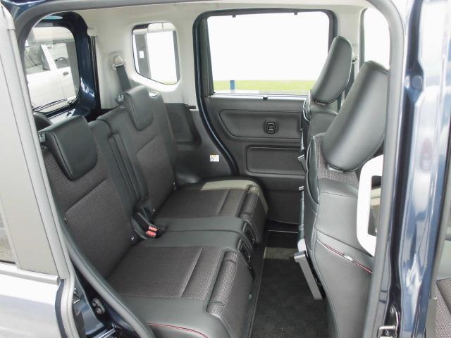 後席も広い！！