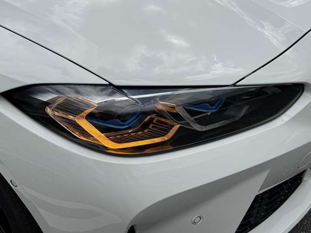 また、BMW正規認定中古車は、エマージェンシーサービスが自動付帯。24時間365日、皆様のカーライフをサポート致します。確かな安心のうえで、「駆けぬける歓び」をご堪能ください。