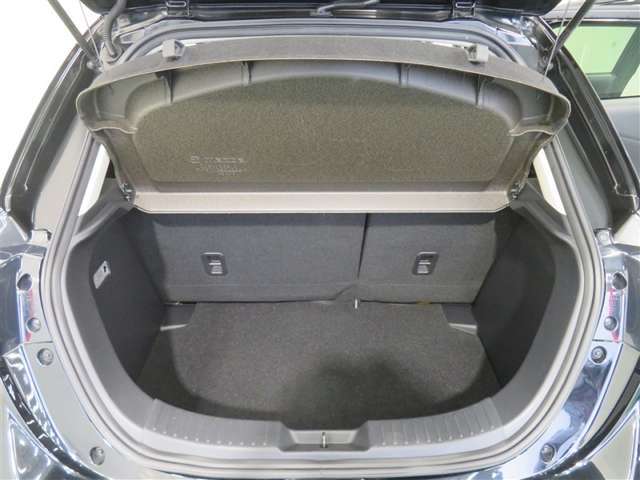 開口部の広いラゲッジスペース。大きなものや長さのあるお荷物もしっかり積み込めます！