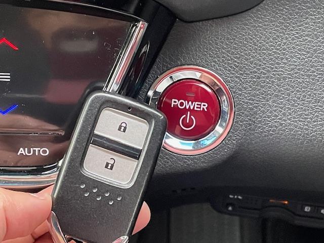 【スマートキー（エンジンスタートストップスイッチ）】スマートキー（電子キー）を持っていれば、スイッチを押すだけでエンジンをかけることができます！