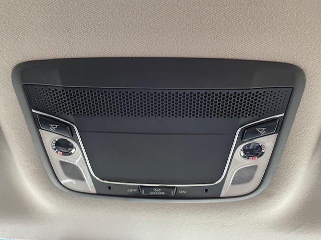 快適なドライブを楽しむための機能が装備されています！運転席から触れるので、使いやすいです！