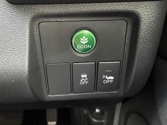 快適なドライブを楽しむための機能が装備されています！運転席から触れるので、使いやすいです！