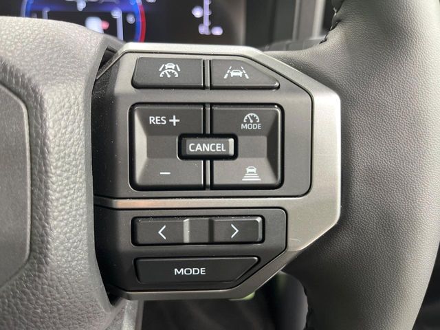 【レーダークルーズコントロール】高速道路での長距離走行が楽に！！自動で速度を保つクルーズコントロールが、衝突軽減システムと連携し、前方の車両を感知して車間を保つように速度調節してくれます！！