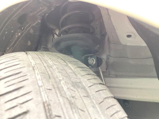 お車を安心してお乗りいただく為には、足回りの定期点検が欠かせません。サービスサポート（有償保証）では無料点検もご提供しており、安心のカーライフをお過ごしいただけるサポート体制が整っています。