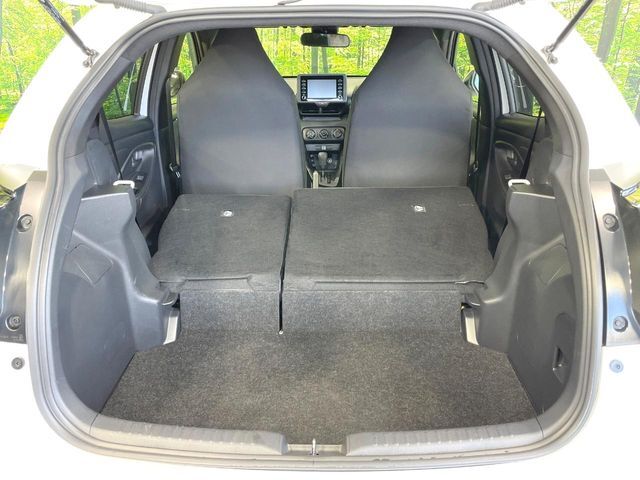 積み下ろしのしやすいデッキにはたっぷりと荷物を積み込んでいただけます。遊びから仕事まで、様々なシーンで頼れます♪