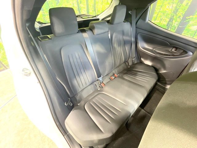 後部座席も気になるようなキズ・汚れやへたり等、大きなダメージはなく、良好な状態です。