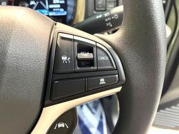 【アダプティブクルーズコントロール】高速道路での長距離走行が楽に！！自動で速度を保つクルーズコントロールが、衝突軽減システムと連携し、前方の車両を感知して車間を保つように速度調節してくれます！！