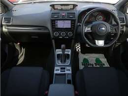 すっきりとしたWRX S4らしいデザインのダッシュ回り！フロントビューの視認性もよく運転しやすいと思います★