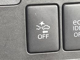 【スマートアシスト】走行中に前方の車両等を認識し、衝突しそうな時は警報とブレーキで衝突回避と被害軽減をアシスト。より安全にドライブをお楽しみいただけます。