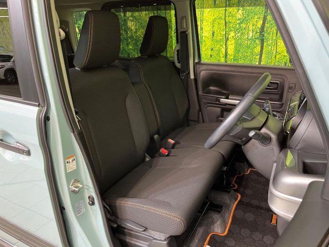 運転席シート廻りは使用感も少なく、良好な状態となっています。丁寧に使われていたことがよくわかりますね。