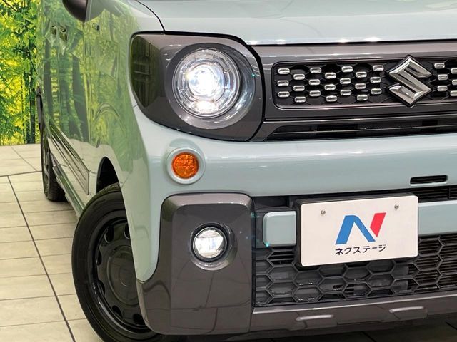 【LEDヘッドライト】悪天候や夜間走行時も良好な視界を確保し安心して運転できる高輝度LEDヘッドライトを装備！点灯速度が早く、消費電力も抑えられています。