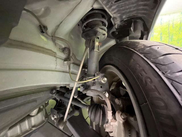 お車を安心してお乗りいただく為には、足回りの定期点検が欠かせません。サービスサポート（有償保証）では無料点検もご提供しており、安心のカーライフをお過ごしいただけるサポート体制が整っています。