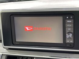 【純正ナビ】人気の純正ナビを装備しております。ナビの使いやすさはもちろん、オーディオ機能も充実！キャンプや旅行はもちろん、通勤や買い物など普段のドライブも楽しくなるはず♪