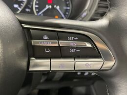 【マツダ・レーダークルーズコントロール】高速道路での長距離走行が楽に！自動で速度を保つクルーズコントロールが、衝突軽減システムと連携し、前方の車両を感知して車間を保つように速度調節してくれます！！