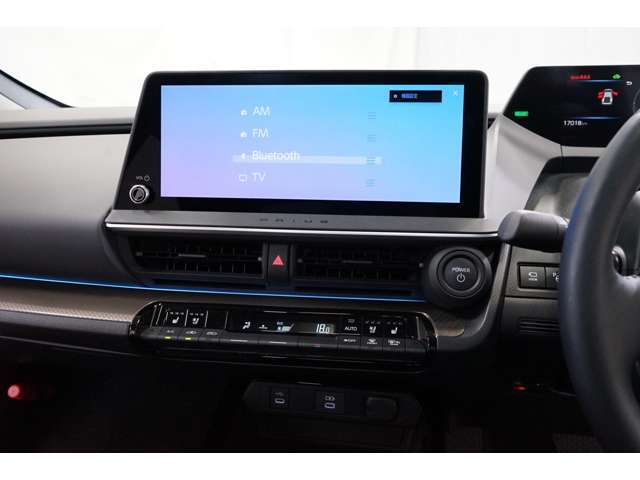 12.3型ディスプレイオーディオ装備！！フルセグ/Bluetooth対応のナビ付き◎各種エンタテインメントが快適なドライブをより盛り上げます。オートエアコンなので車内の空調を設定温度で自動調整します。