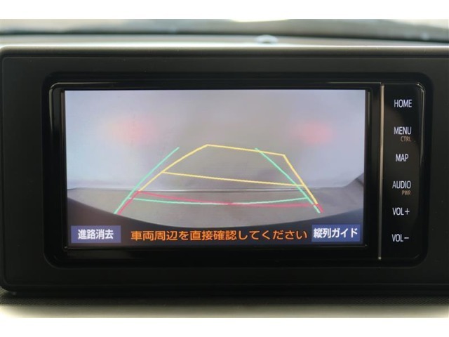 【バックガイドモニター】車庫入れの時に何かに接触しないかとヒヤヒヤしたことはありませんか？バックモニターがあればそのような不安はなくなります♪ガイド線付きで分かりやすく、夜間でもよく見えます！
