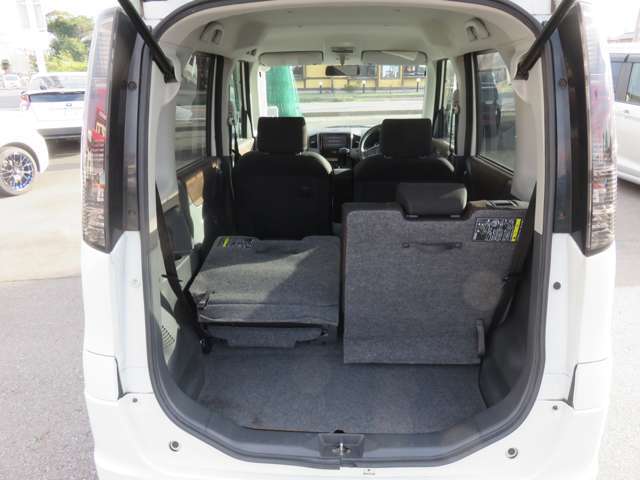 3列目は簡単に収納することができて、大容量の荷物スペースを確保することが出来ます。