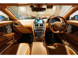 スポーティーなインテリアカラーをまといながらも、アストンマーティンならではのラグジュアリースポーツな世界観を存分に体感ください。