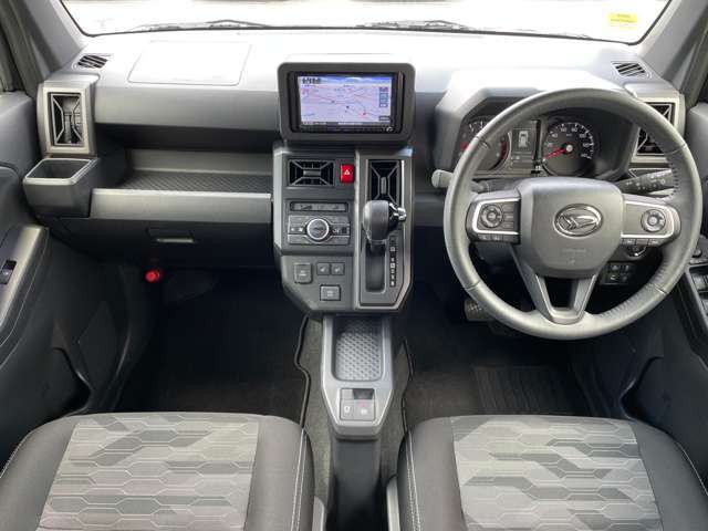 【インパネ全体】全方位で視界が広く、高い目線で運転もしやすいです！