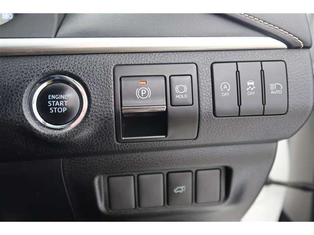 【電動パーキングブレーキ】オートモードのときは、シフトレバーの操作に応じてパーキングブレーキが自動で作動♪c
