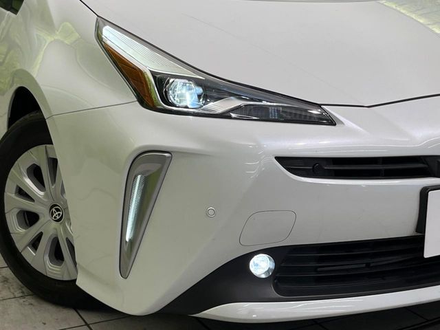 【LEDヘッドライト】悪天候や夜間走行時も良好な視界を確保し安心して運転できる高輝度LEDヘッドライトを装備！点灯速度が早く、消費電力も抑えられています。