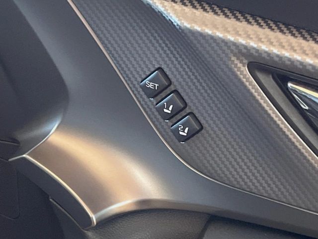 【メモリー機能付きパワーシート】ドライバーごとに設定したシート位置を記憶して、ボタン一つで切り替えできる便利な機能！運転する方が複数名いらっしゃるご家庭におすすめです♪
